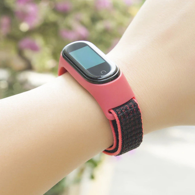 Alogy Pasek do smartwatcha nylon strap do Xiaomi Mi Band 5/ 6/ 6 NFC Czerwono-czarny