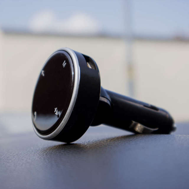 Alogy Transmiter FM Bluetooth ładowarka USB zestaw głośnomówiący do auta z pilotem Czarny
