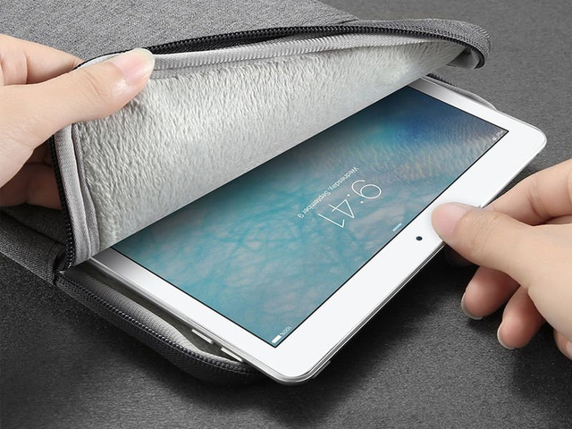 Etui pokrowiec miękki uniwersalny na tablet do 9,7 cali niebieskie